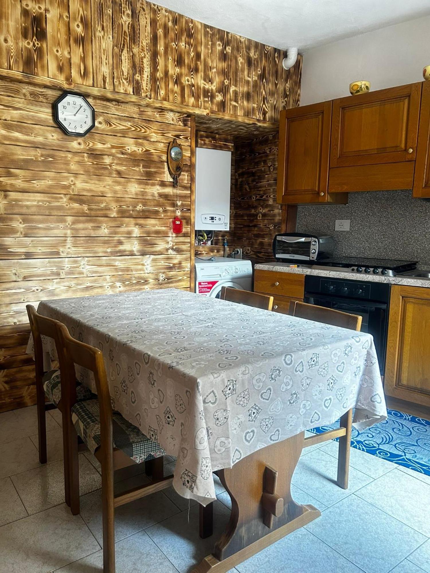 Casa Vacanze La Torre Malonno Екстериор снимка